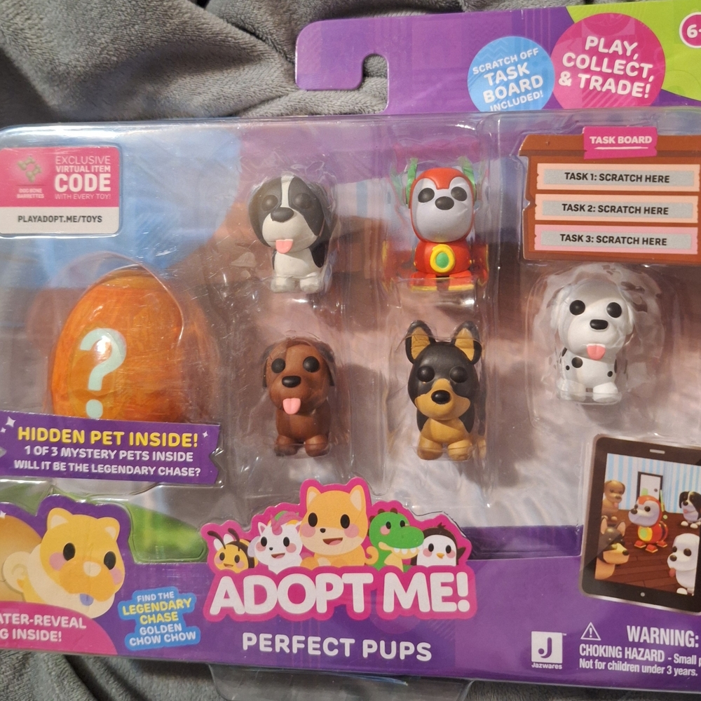 Adopt Me! Perfect Pups Blind Pack - Cute Collectible Puppy Figures